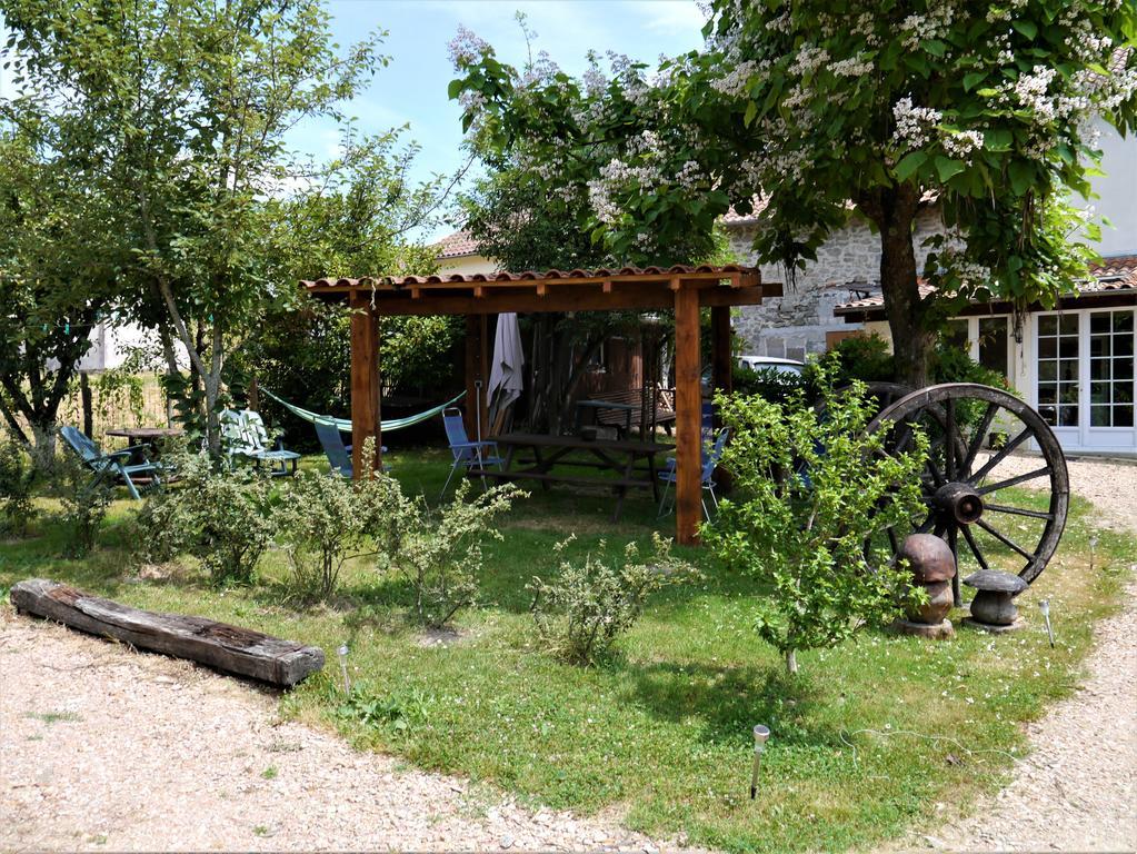 Ajjana Chambres D'Hotes Saint-Saud-Lacoussière Εξωτερικό φωτογραφία